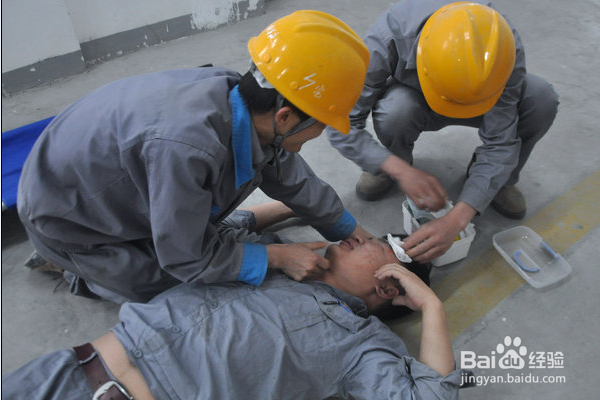 家中有人发生触电怎么办