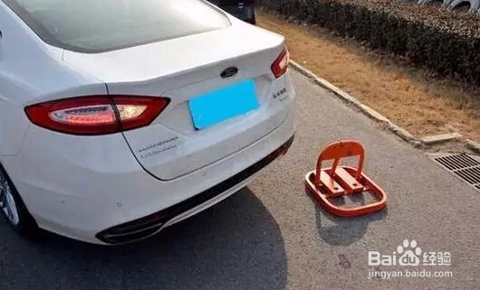 倒车时四大视线盲区