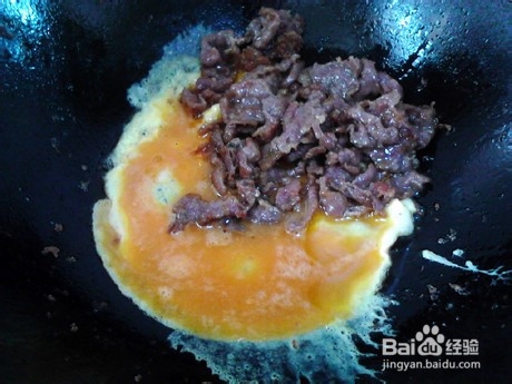 制作美味的牛肉滑蛋