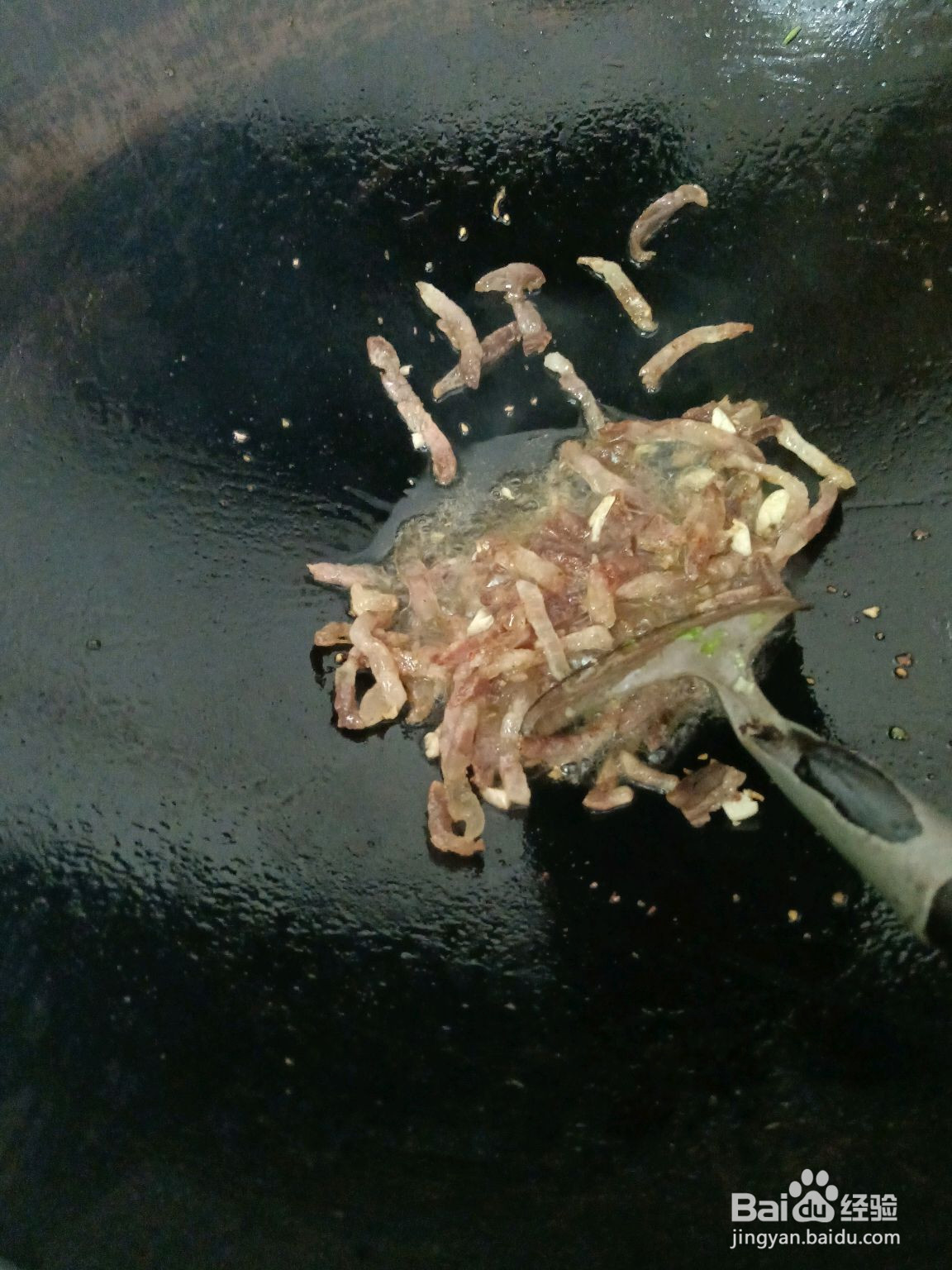 蕨菜炒腊肉的做法