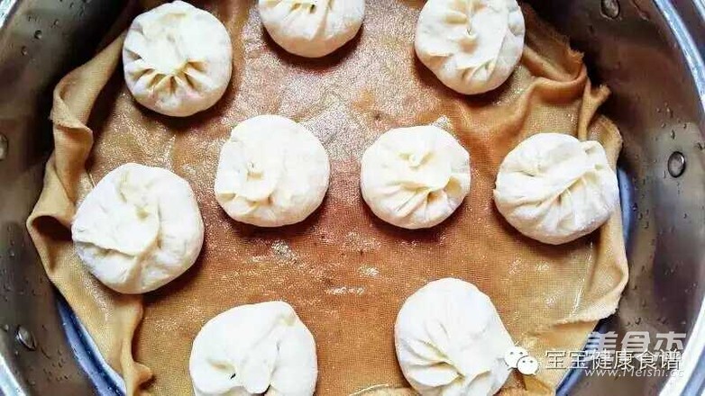 松软的大包子和肉龙