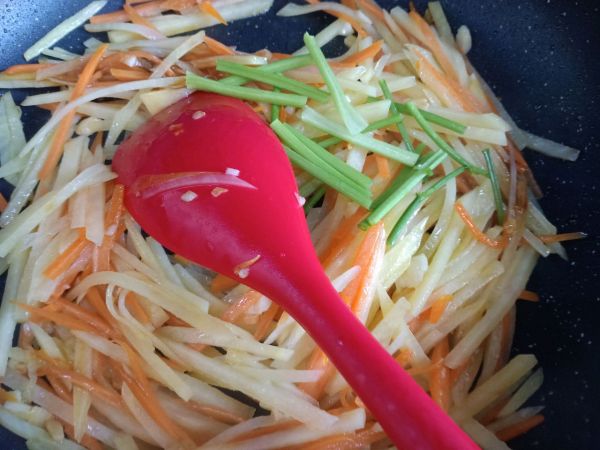 清炒胡萝卜土豆丝