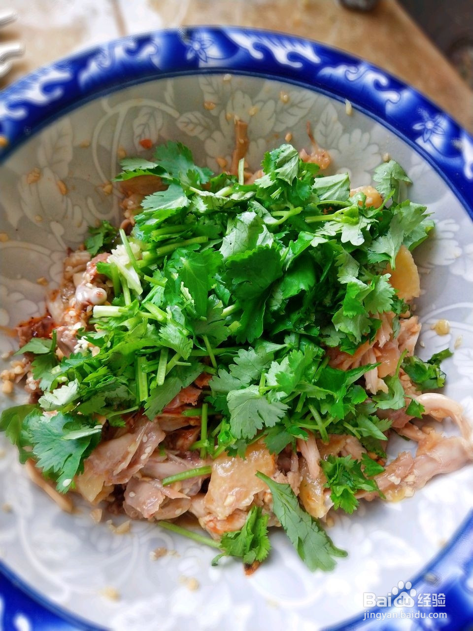 鲜嫩盐焗手撕鸡的做法