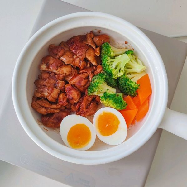 照烧鸡腿煲仔饭
