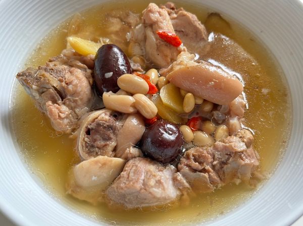 香浓黄豆猪脚汤