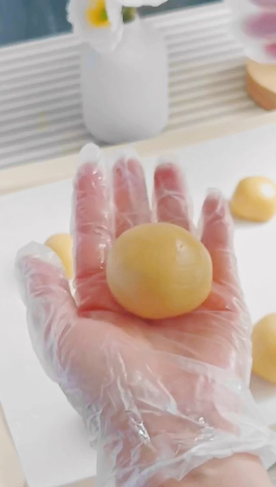 柠香冬翅广式月饼