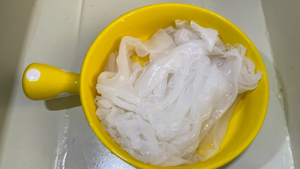 卤牛肉洋葱凉拌粉