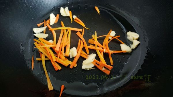 椒蒜肉酱笋瓜条