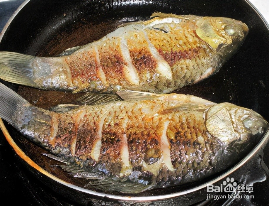 家庭自制萝卜丝鲫鱼汤