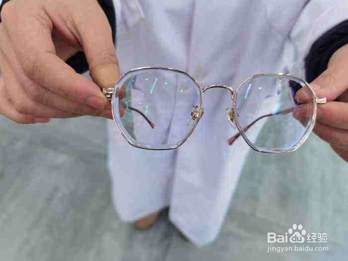 孩子打闹弄坏眼镜怎么处理