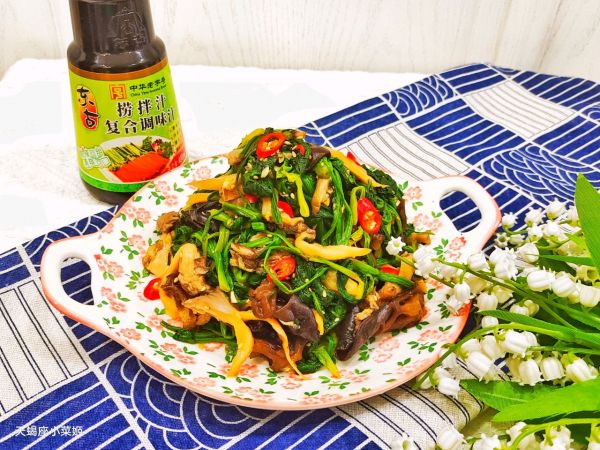 木耳平菇拌菠菜