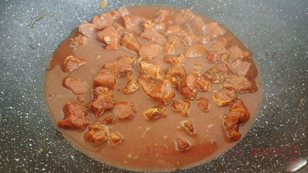 蔬果酱香牛肉面