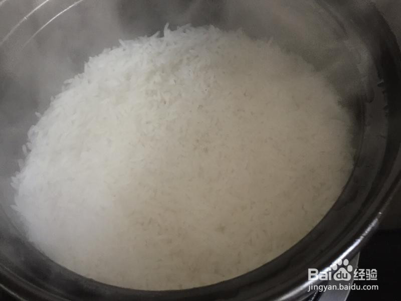 腊味砂锅煲仔饭的做法