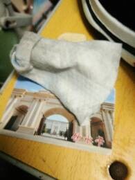 白边鞋子蹭上黑色痕迹怎么快速去除