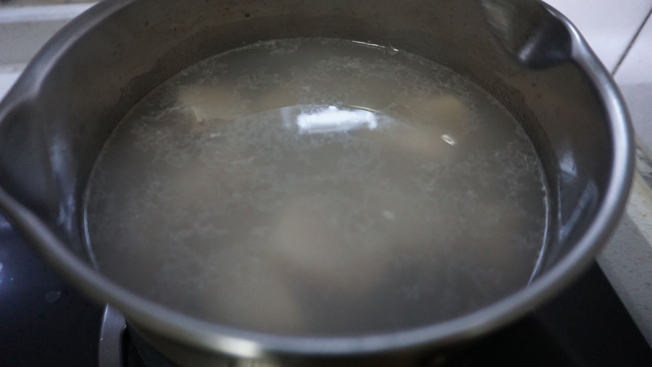 看着都让人流口水的青豆玉米焖红烧肉你会做吗？