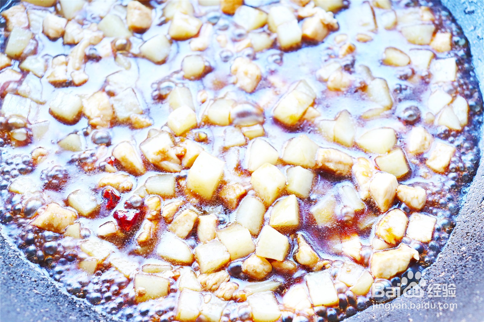 如何制作一份土豆鸡丁盖饭?