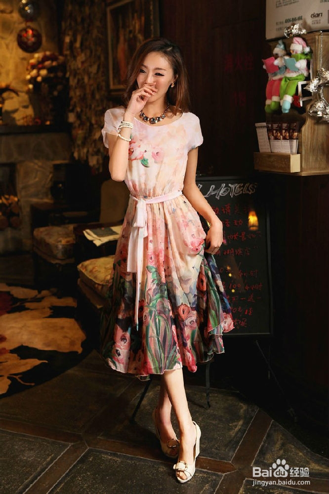 怎样挑选连衣裙 扬长避短？