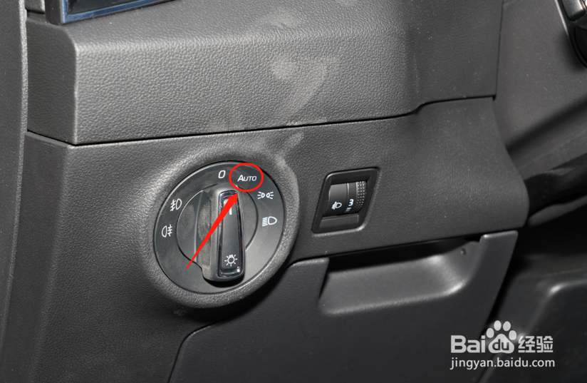 斯柯达柯珞克汽车灯光怎么调节