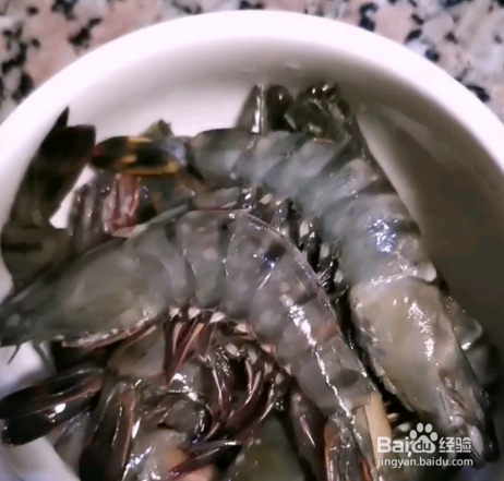 简单的奥尔良黑虎虾