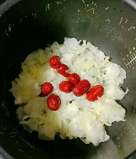 银耳雪梨红枣汤