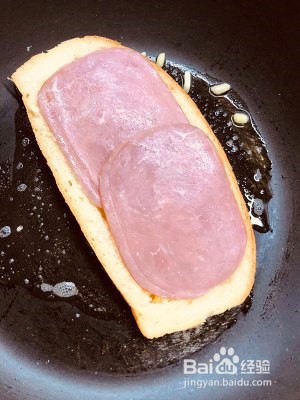 怎么做好吃的玉米火腿奶酪煎排包