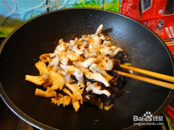 平菇木耳野韭菜鸡蛋