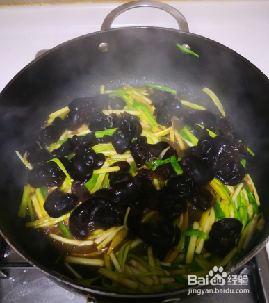 木耳炒蒜苗(家常菜）