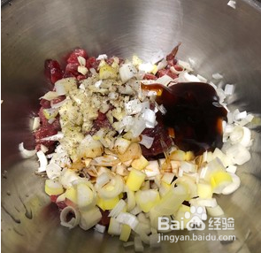 葱香蔬菜嫩爆牛肉粒的做法