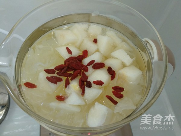 雪梨银耳羹的做法