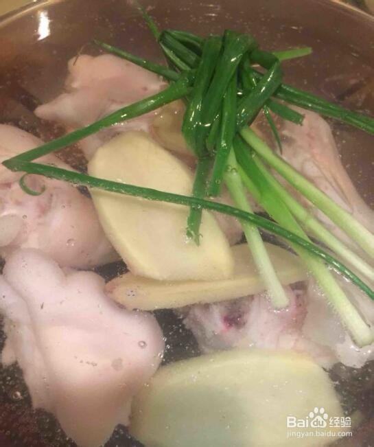 如何制作黄豆炖猪蹄汤