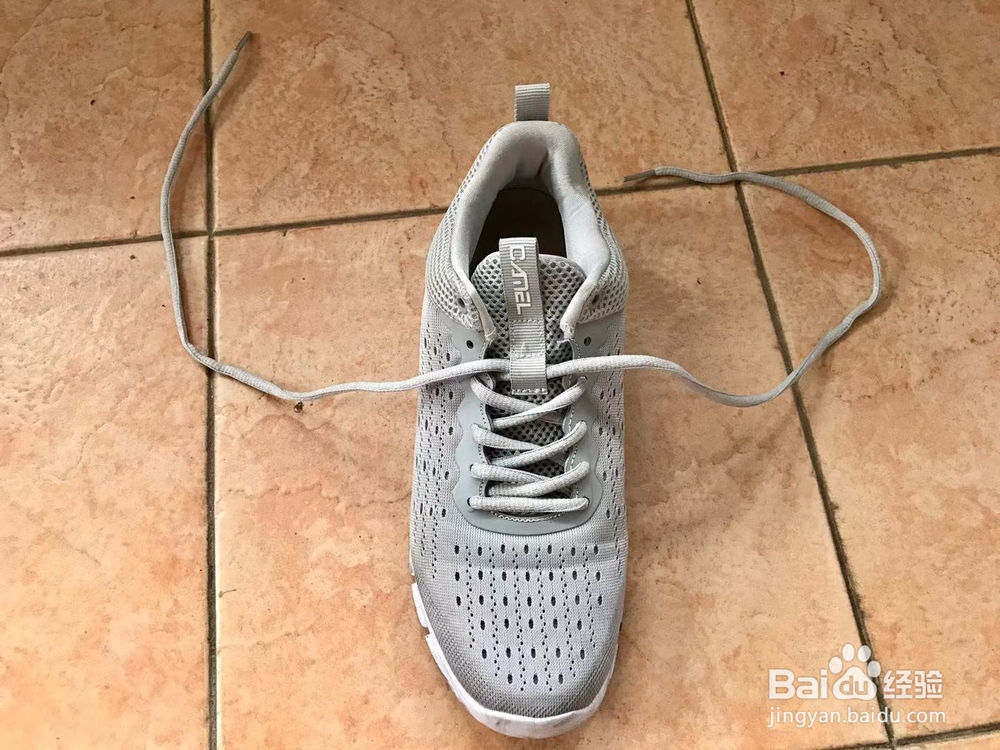 五孔花式系鞋带方法