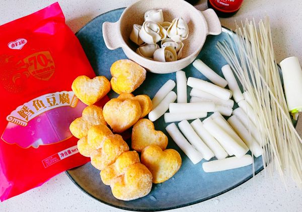 鳕鱼豆腐馄饨煲