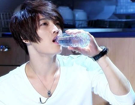 喝水小窍门教你如何喝水更保健