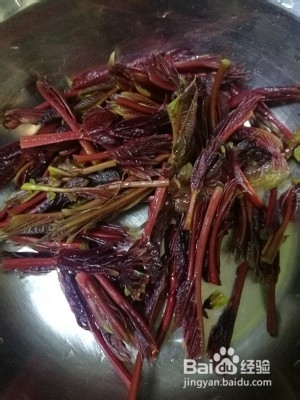 香椿鸡蛋饼的做法