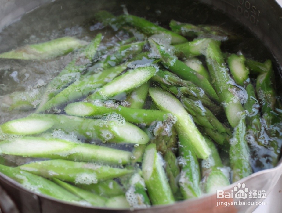 芦笋炒虾仁的做法