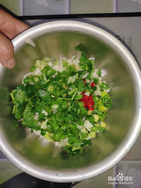 小米辣鸡腿拌