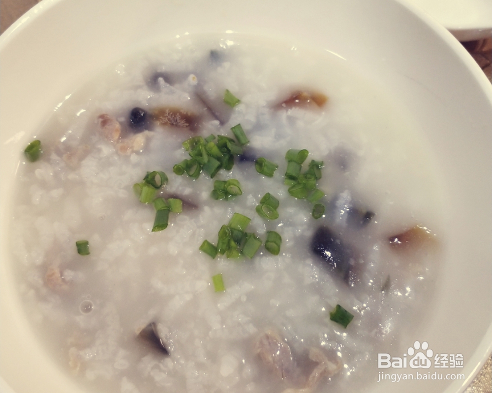 又酥又香的皮蛋瘦肉粥