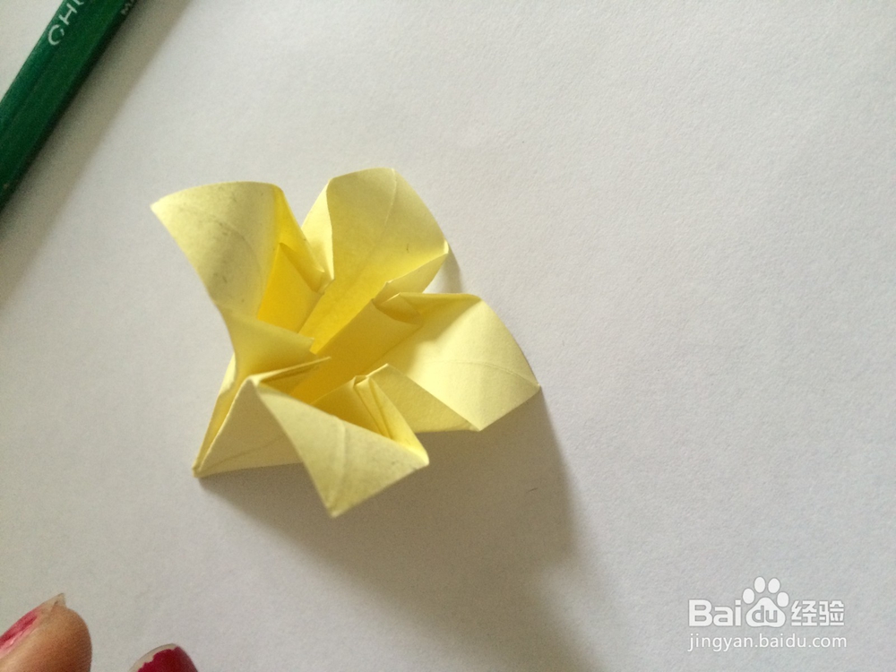 怎样手工折叠出漂亮的百合花
