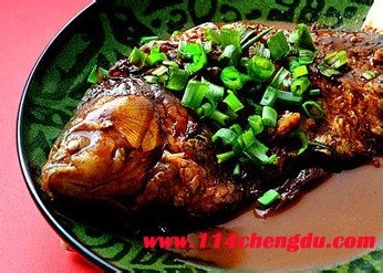 葱焖鲫鱼的做法