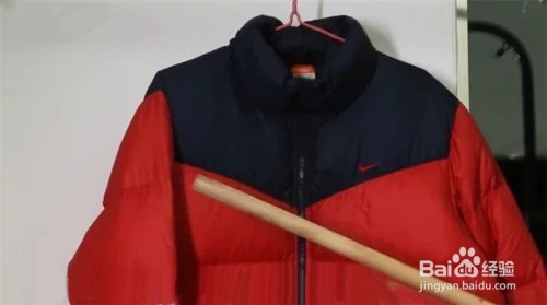 如何去除羽绒服上的顽固油渍
