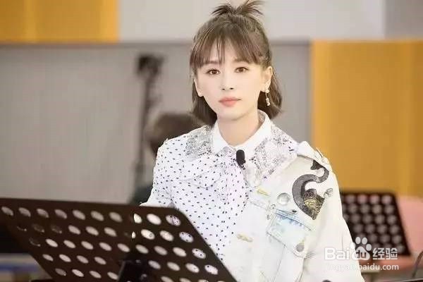 短发菠萝头怎么扎