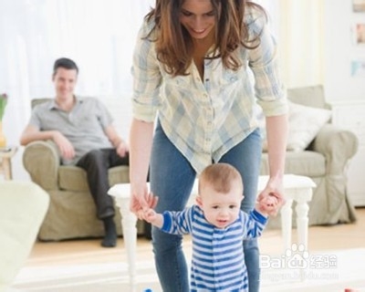 怎么引导1岁宝宝走路?