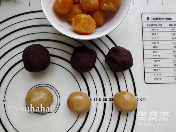 广式蛋黄月饼