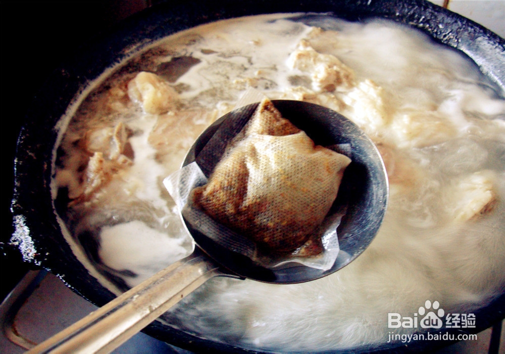 如何烹制色香味俱全的红焖羊排