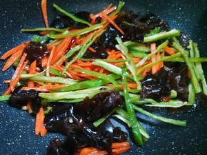 鱼香肉丝的做法