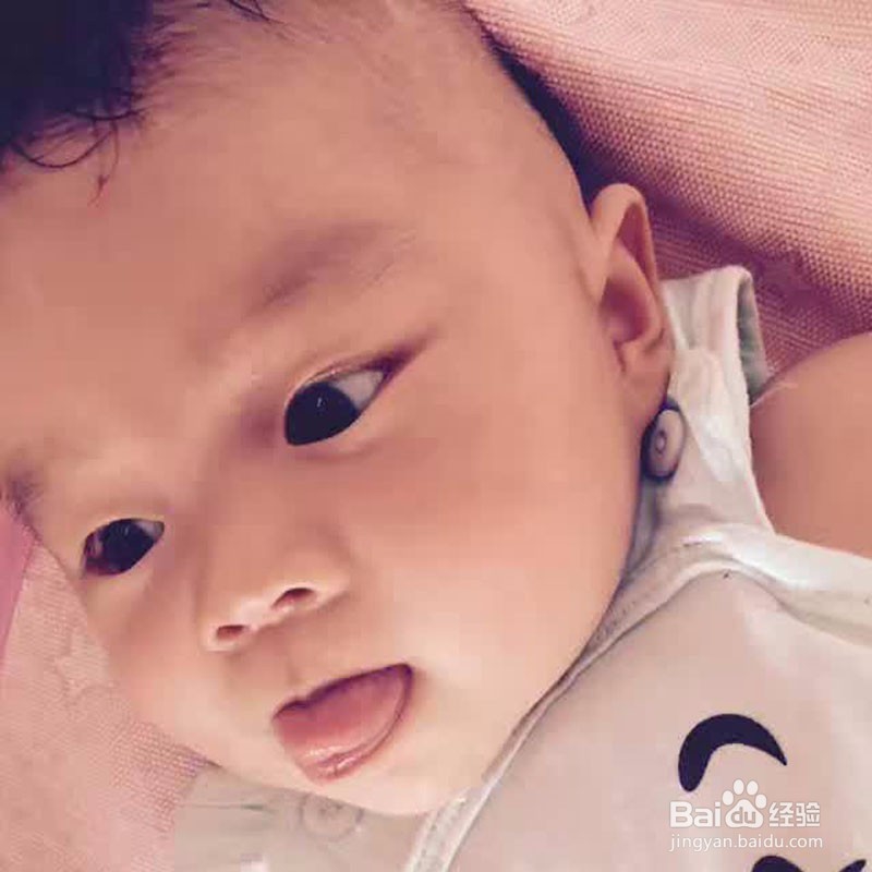 宝宝偏头能不能使用定型枕？使用什么样的枕头？