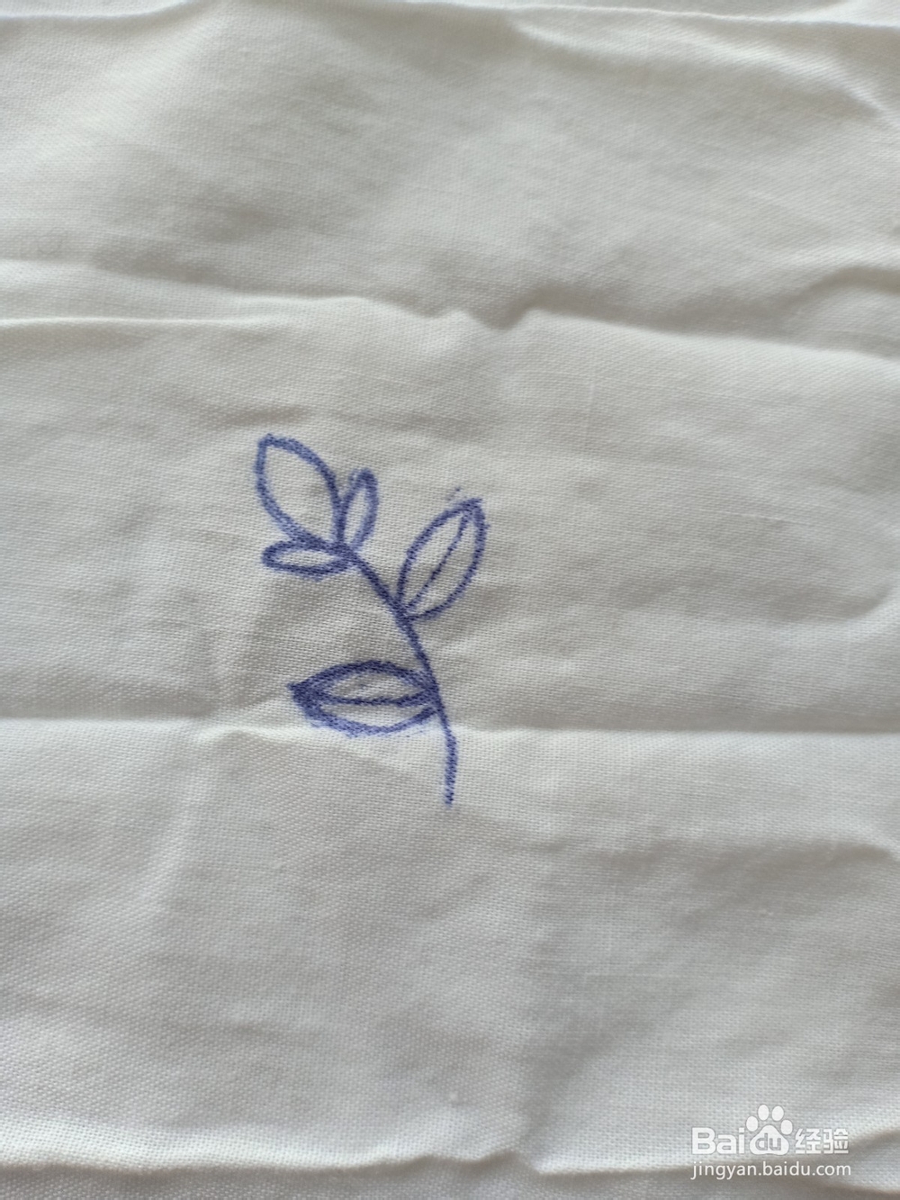 如何在布料上画出来未开的花朵