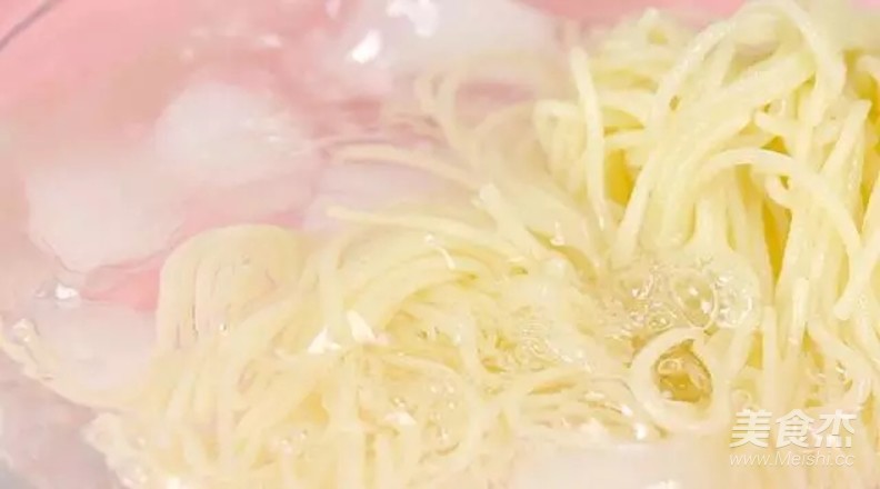 懒人开胃鸡丝凉面