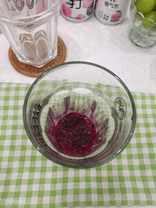 青提桃桃养乐多