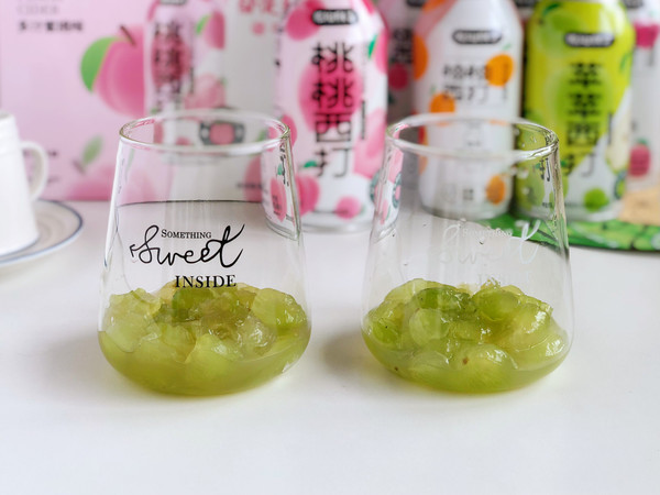 青提蜜桃气泡水